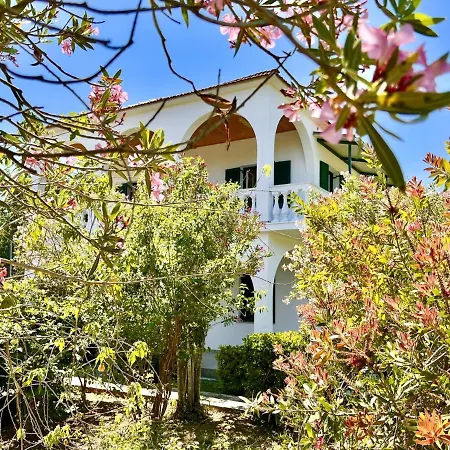 Astra Beach House Astrakeri