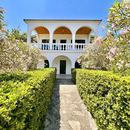 Astra Beach House *